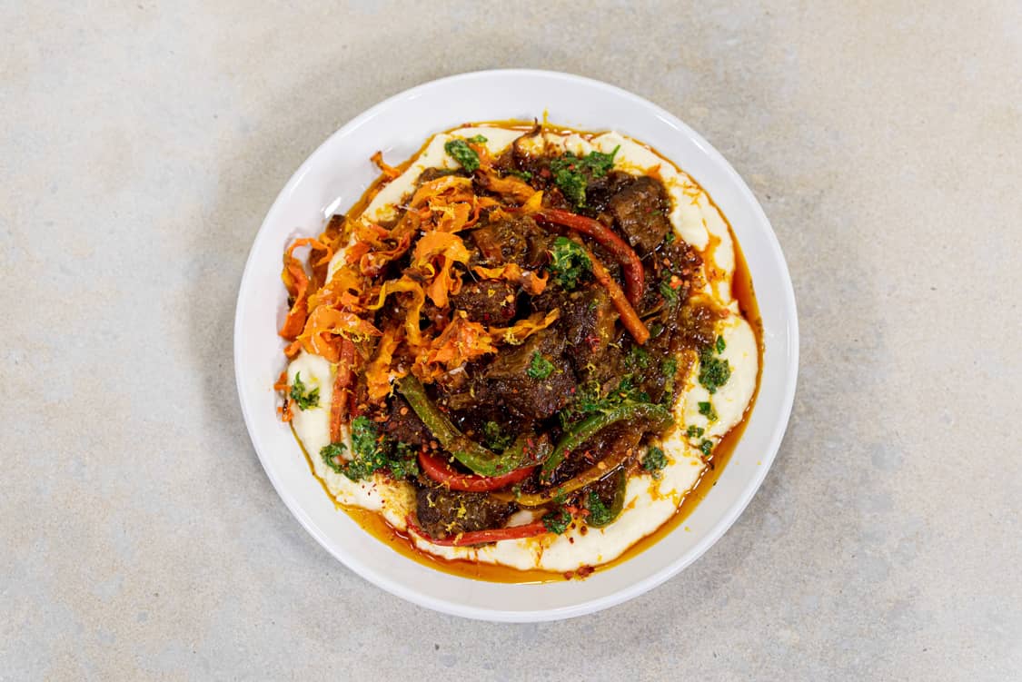 Chakalaka-Braised-Short-Rib-served-with-soft-creawmy-parmesan-Mielie