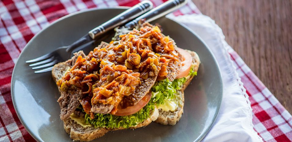 Boerie and Chakalaka Open Sarmie